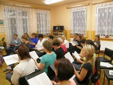 V naší mateřské škole byl založen smíšený pěvecký sbor [091128]