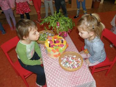 Kristýnka a Terezka slavily. [100128]