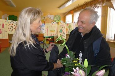 Jitka Molavcová a Alfréd Strejček zavítali do naší MŠ [121228]