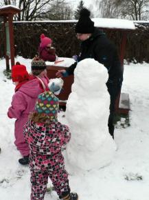 [is]Stavíme sněhuláky