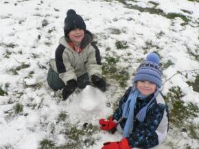 [is]Stavíme sněhuláky